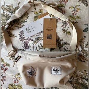 BNWT! Toronto Maple Leafs x Herschel Supply PRIMARY LOGO 24 SEVENTEEN HIP SACK